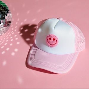 Smiley Face Trucker Hat (Heart Eyes)